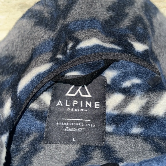 Like new Alpine Design fleece pullover - Picture 4 of 5